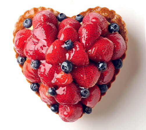 ハート型のいちごとブルーベリーのタルト 